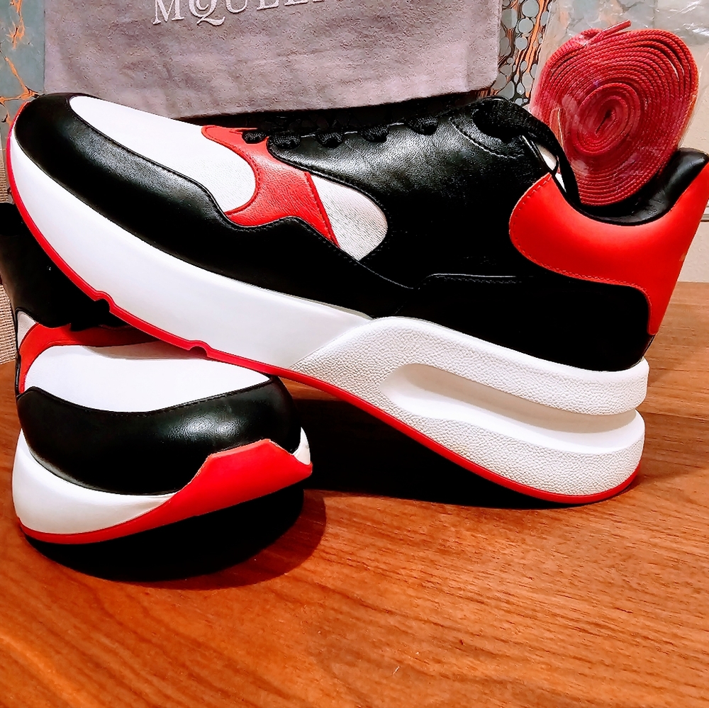 Sneakers (Shoes)